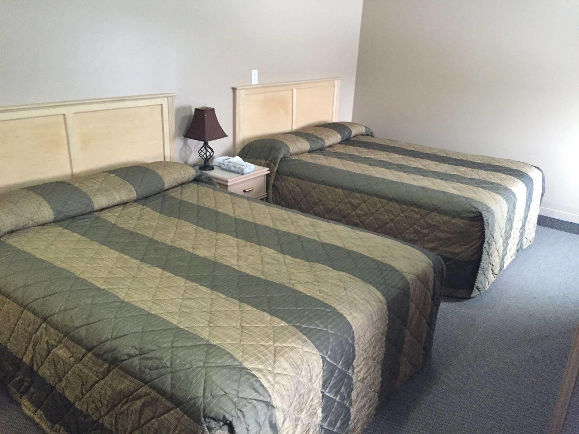 King'S Hotel & Motel By Elevate Rooms Shaunavon Buitenkant foto